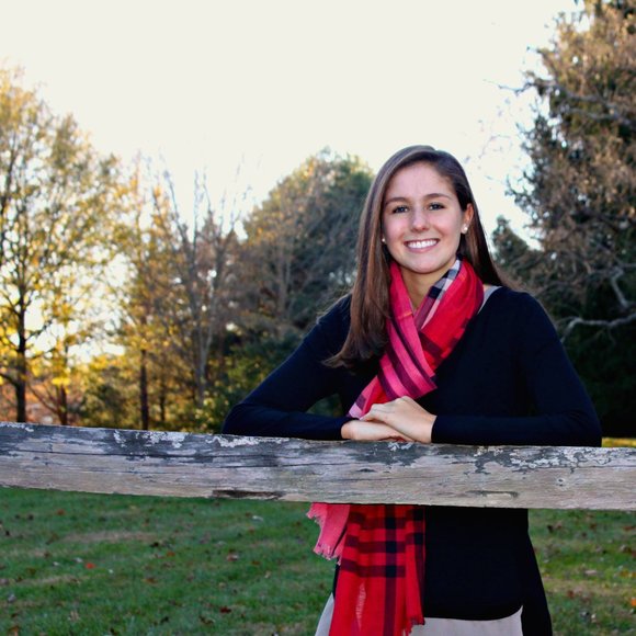 Meet your Posher, Genna - Picture 1 of 2